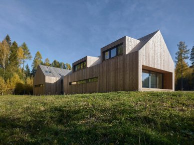O Českou cenu za architekturu chtějí soutěžit dvě stovky projektů - 20-20-ARCHITEKTI: Lesovna v Pacově - foto: Filip Šlapal