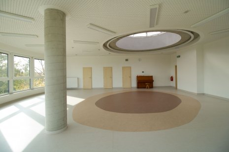 Natural linoleum Gerflor DLW Marmorette in the spaces of the new campus of the Waldorf School in Olomouc