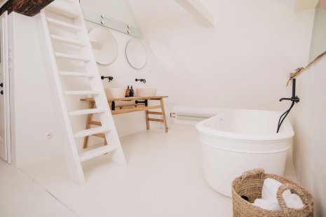 In Beech Valley: transformation of a unique pre-Battle of White Mountain cottage into a recreational resort - foto: BoysPlayNice