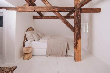 In Beech Valley: transformation of a unique pre-Battle of White Mountain cottage into a recreational resort - foto: BoysPlayNice