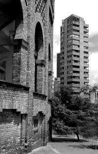 Moderní architektura v Kolumbii - SCA Building Bogota, Rogelio Salmona, 1963-70 - foto: E. Samper