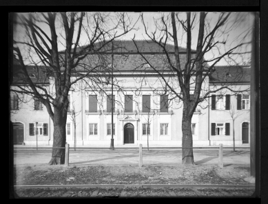 Vila Engelsmann v Brně - Vila Engelsmann, uliční průčelí, pravděpodobně březen 1939. Zdroj Technické muzeum v Brně