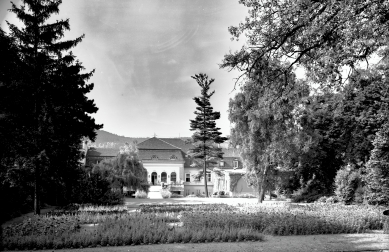 Vila Engelsmann v Brně - Vila Engelsmann, pohled ze zahrady, pravděpodobně léto 1939. Zdroj Technické muzeum v Brně