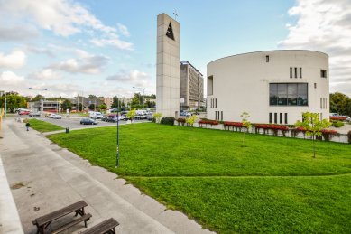 Okolí kostela sv. Ducha ožije podle návrhu ateliéru m2au - Pohled z rohu od OC Kotva - současný stav