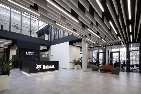 Certification of sustainability saves building operators tens of percent in costs - <h1>Suspended acoustic panels Ecophon at the Czech headquarters of Doosan Bobcat</h1>