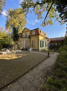 Vila Felixe a Auguste Löw-Beer - Pohled na vilu ze zahrady, současný stav. - foto: Michal Doležel