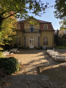 Vila Felixe a Auguste Löw-Beer - Pohled na vilu ze zahrady, současný stav. - foto: Michal Doležel