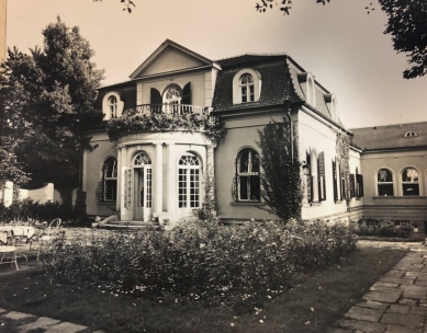 Vila Felixe a Auguste Löw-Beer - Pohled na vilu ze zahrady. Nedatováno, asi 1929 - foto: Soukromý archiv Geraldo Löw-Beer