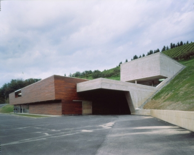 WeinArchitektur - Weingut Erwin Sabathi, Leutschach; Igor Skacel, 2003-04 - foto: Angelo Kaunat