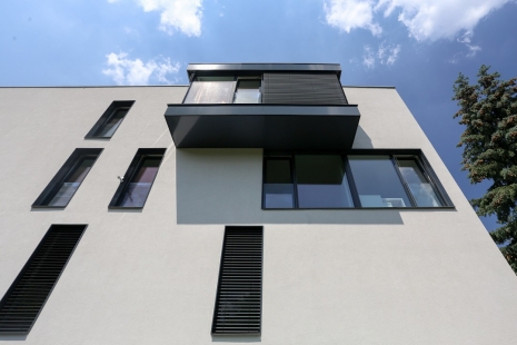 Large-format aluminum windows as a trend in contemporary architecture