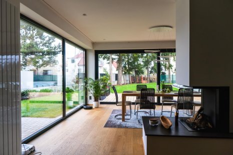 Large-format aluminum windows as a trend in contemporary architecture