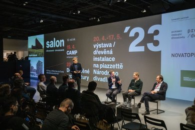 Salon dřevostaveb 2023 zahájen, výstava u Národního divadla pokračuje