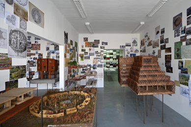 Tsuyoshi Tane - Archeologie budoucnosti - výstava v DUČB - foto: Petr Šmídek, 2023