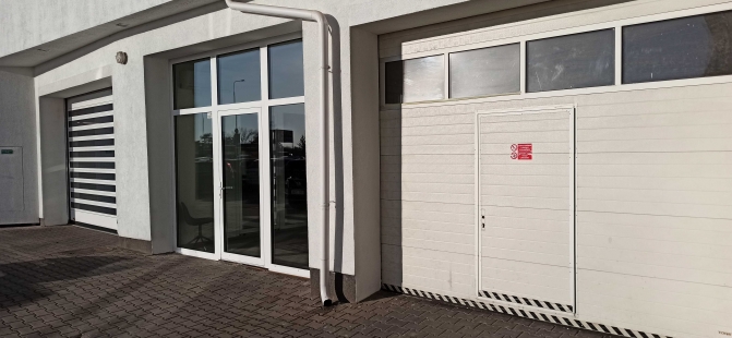 Why choose high-speed doors instead of sectional ones