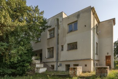 The municipality of Hrušovany u Brna is looking for a designer for the restoration of a villa by Adolf Loos - Photograph of the current state of the villa by M. Dvořáková, taken for the Brno Architectural Manual, www.bam.brno.cz