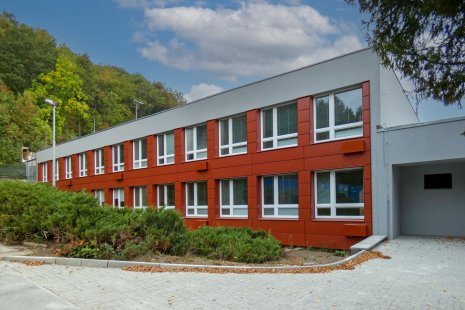 <FASÁDY PRO ŠKOLY I ŠKOLKY> translates to <FAÇADES FOR SCHOOLS AND KINDERGARTENS>