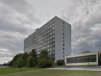 <FASÁDY PRO ŠKOLY I ŠKOLKY> translates to <FAÇADES FOR SCHOOLS AND KINDERGARTENS>