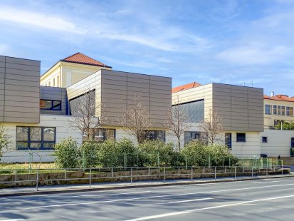 <FASÁDY PRO ŠKOLY I ŠKOLKY> translates to <FAÇADES FOR SCHOOLS AND KINDERGARTENS>