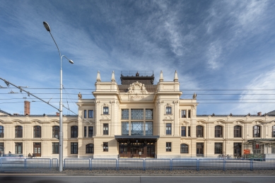 Vlakové nádraží v Českých Budějovicích se dočkalo kompletní proměny, její podobu navrhl ateliér A8000  - foto: Ondřej Bouška