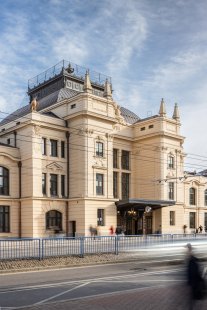 Vlakové nádraží v Českých Budějovicích se dočkalo kompletní proměny, její podobu navrhl ateliér A8000  - foto: Ondřej Bouška