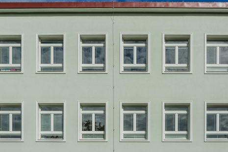 Reconstruction of the facade of the primary school in Brno - foto: Tomáš Malý