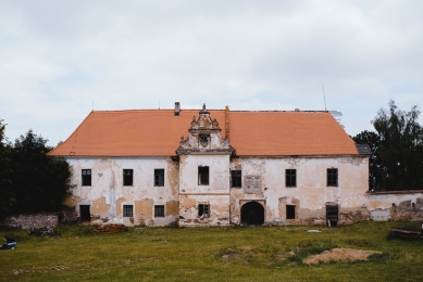 Studio LOXIA koupilo zámek Bzí. Jeho zprovoznění a otevření chtějí architekti stihnout do roku 2030.