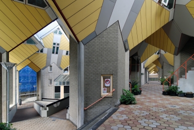 Cesta do Holandska 2024 - volná místa - Krychlové domy v Rotterdamu, Piet Blom, 1984