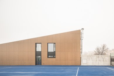Tradiční pražský tenisový klub má nový minimalistický areál  od ateliéru A8000 - foto: Ondřej Bouška