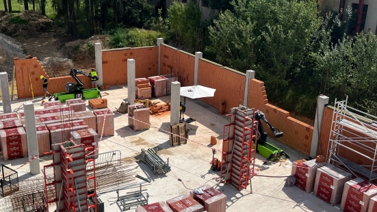 The regional depository in Pelhřimov is being built by a team of three masonry robots