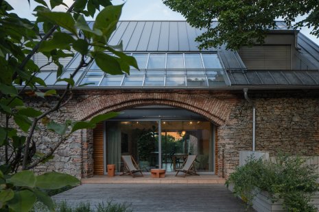 Forgotten Barn: an exceptional work by the architects of Příbram and the builder MARTINICE GROUP, who transformed a century-old ruin into unique living spaces - foto: Petr Polák