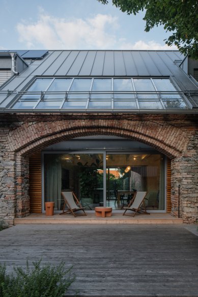 Forgotten Barn: an exceptional work by the architects of Příbram and the builder MARTINICE GROUP, who transformed a century-old ruin into unique living spaces - foto: Petr Polák