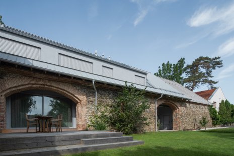 Forgotten Barn: an exceptional work by the architects of Příbram and the builder MARTINICE GROUP, who transformed a century-old ruin into unique living spaces - foto: Petr Polák