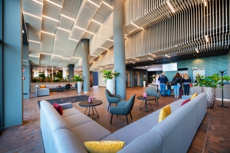 7 tips for metal ceilings that Chat GPT doesn't even know about yet.. - CBI EUROPE ACUTEC, a company that supplies and implements acoustic ceilings and cladding. Professionals in the field of acoustics.