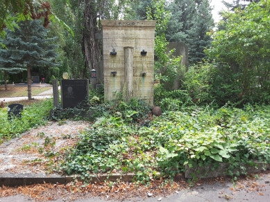 Restoration of the Migot Family Tombstone - Grave site, condition before restoration, spring 2019