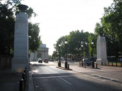 Držitelem Driehausovy ceny 2025 je Liam OʼConnor - Liam OʼConnor Architects, The Commonwealth Memorial Gates, Constitution Hill, Londýn, 1999–2002 - foto: Martin Horáček, 2008 a 2012