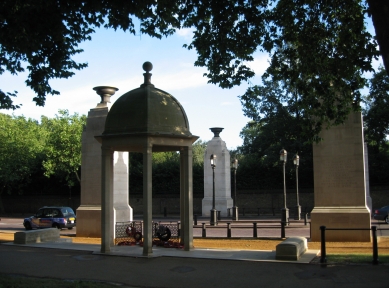 Držitelem Driehausovy ceny 2025 je Liam OʼConnor - Liam OʼConnor Architects, The Commonwealth Memorial Gates, Constitution Hill, Londýn, 1999–2002 - foto: Martin Horáček, 2008 a 2012