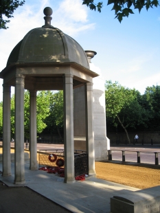 Držitelem Driehausovy ceny 2025 je Liam OʼConnor - Liam OʼConnor Architects, The Commonwealth Memorial Gates, Constitution Hill, Londýn, 1999–2002 - foto: Martin Horáček, 2008 a 2012