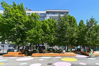 Třída Kpt. Jaroše v Brně po rekonstrukci nabízí novou relaxační zónu s posezením - foto: Petr Šmídek, 2025