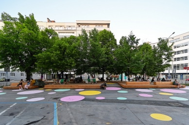 Třída Kpt. Jaroše v Brně po rekonstrukci nabízí novou relaxační zónu s posezením - foto: Petr Šmídek, 2025
