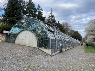 <!DOCTYPE html>
<html lang="en">
<head>
    <meta charset="UTF-8">
    <meta name="viewport" content="width=device-width, initial-scale=1.0">
    <title>From Architecture 2025 - From Villas to Public Spaces</title>
</head>
<body>
    <h1>From Architecture 2025 - From Villas to Public Spaces</h1>
</body>
</html> - Eva Jiříčná - Orange House at Prague Castle - foto: Marcela Steinbachová