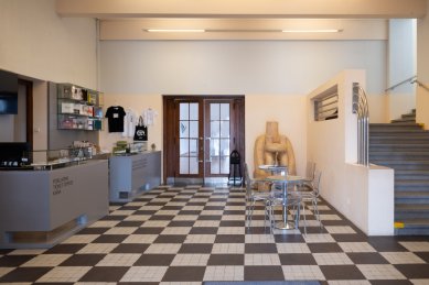<!DOCTYPE html>
<html>
<head>
    <title>Art House in Ostrava Temporarily Closes for Interior Renovation</title>
</head>
<body>
    <h1>Art House in Ostrava Temporarily Closes for Interior Renovation</h1>
    <p>The Art House in Ostrava is temporarily closing due to the renovation of its interiors.</p>
</body>
</html> - House of Art GVUO - vestibule - foto: Katarína Jamrišková