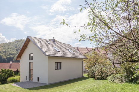 Někdejší skladiště proměnila architektka v sofistikované podkroví