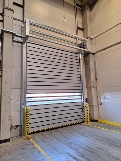When EFAFLEX rapid rolling doors save hundreds of thousands of crowns