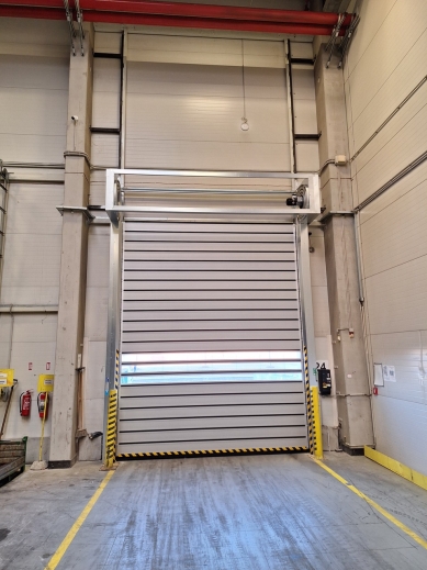 When EFAFLEX rapid rolling doors save hundreds of thousands of crowns