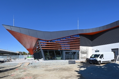 Nová nádražní budova v brněnském Králově Poli přináší bezbariérovost - foto: Petr Šmídek, 2025