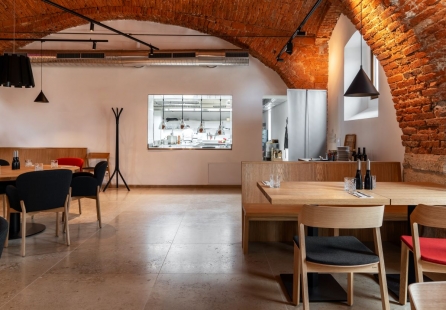 Natural stone in the interior