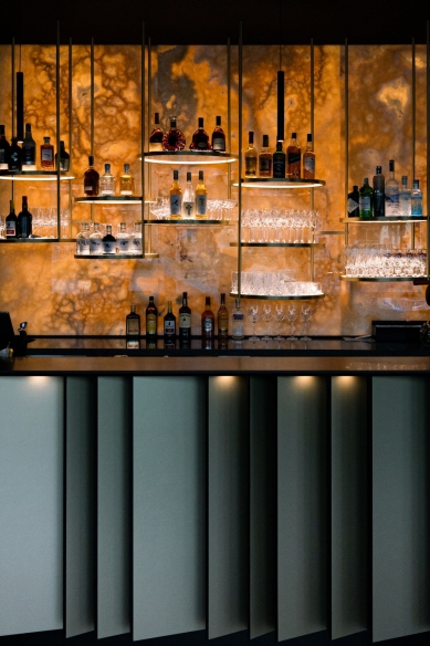 Natural stone in the interior