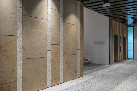Natural stone in the interior