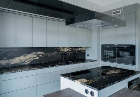 Natural stone in the interior