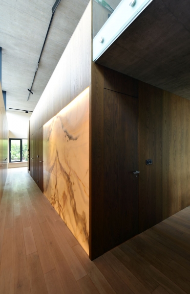 Natural stone in the interior